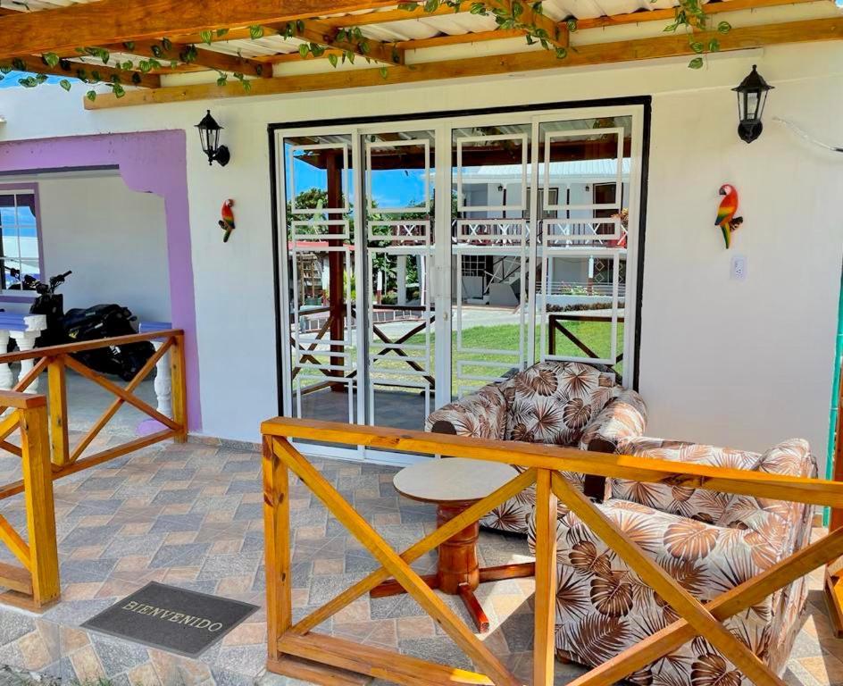 Posada Villa Bryan Rocky Point 外观 照片